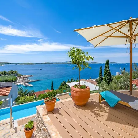 Hvar Sleeps 14 Pool Air Con Wifi 흐바르